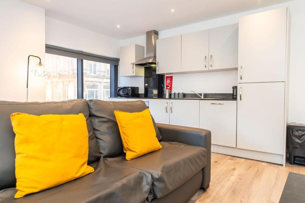 Two Bedroom In City Centre Apartment