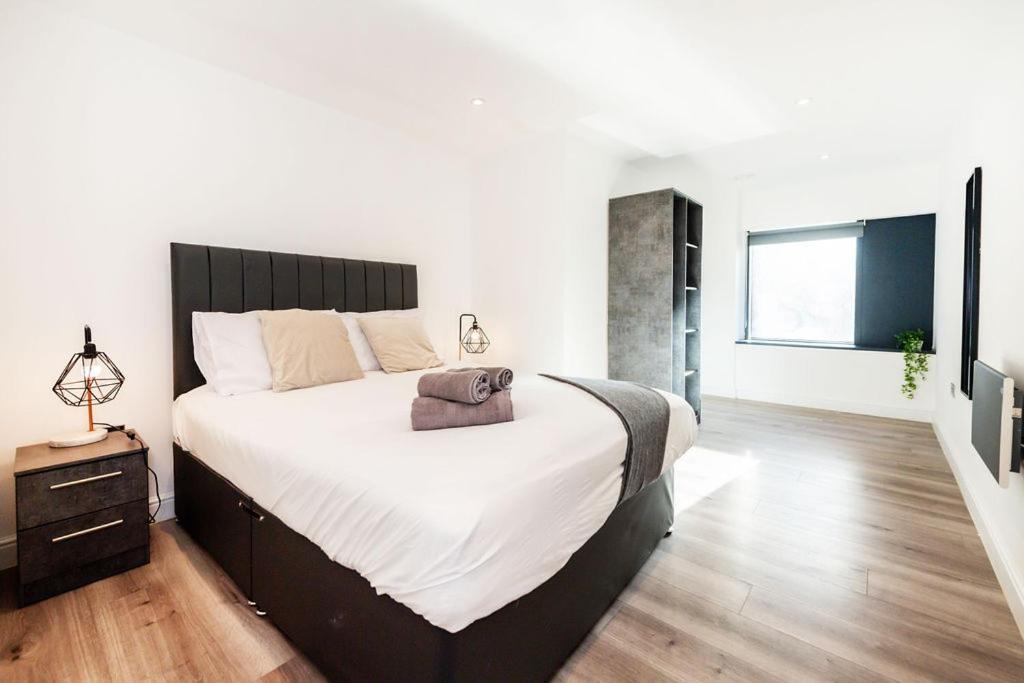 Two Bedroom In City Centre Apartment *