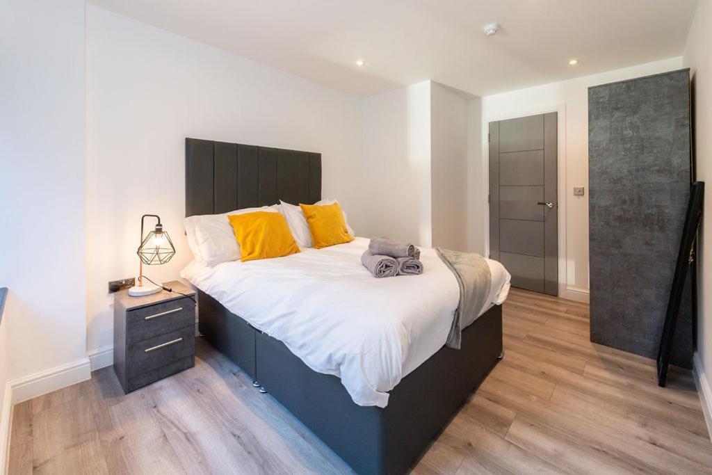 Two Bedroom In City Centre Apartment *